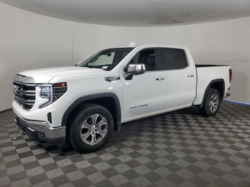Used 2025 GMC Sierra 1500 SLT RWD image 8