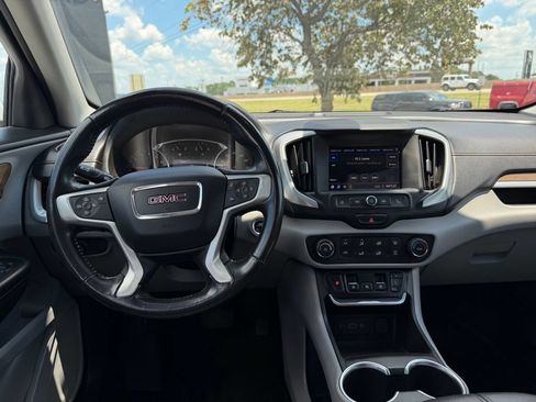 Used 2020 GMC Terrain SLE FWD image 17