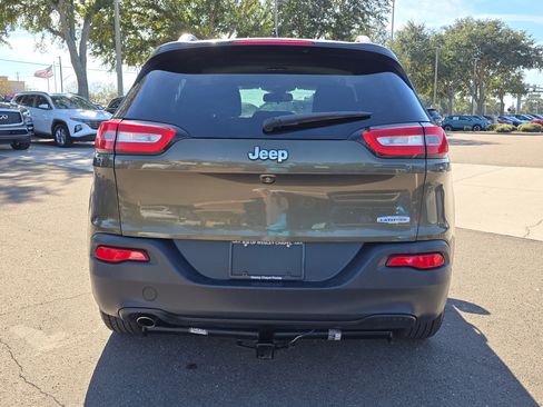 Used 2016 Jeep Cherokee Latitude w/ Cold Weather Group image 7
