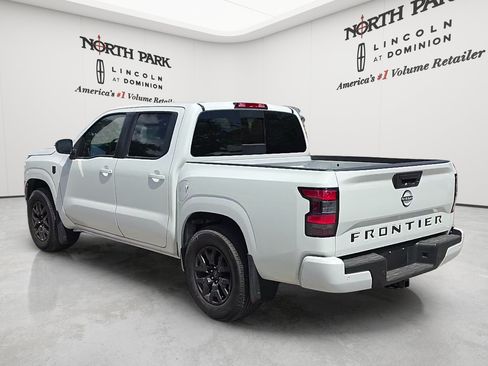 Used 2026 Nissan Frontier SV w/ All-Weather Content Package RWD image 3