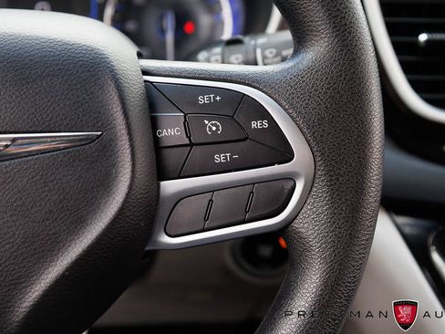 Used 2017 Chrysler Pacifica Touring image 25