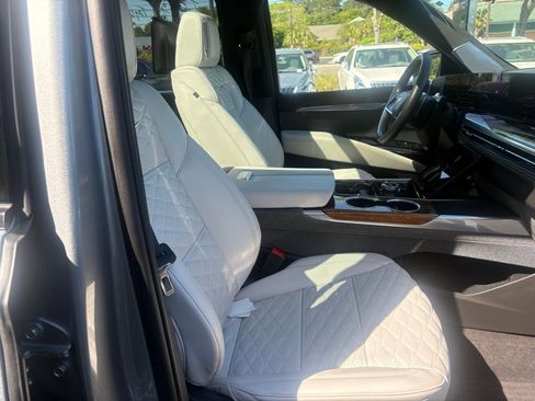Certified 2025 Cadillac Escalade Sport Platinum AWD/4WD image 18