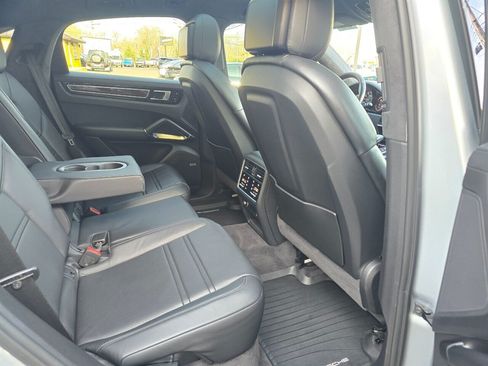 Used 2020 Porsche Cayenne Turbo AWD/4WD image 17