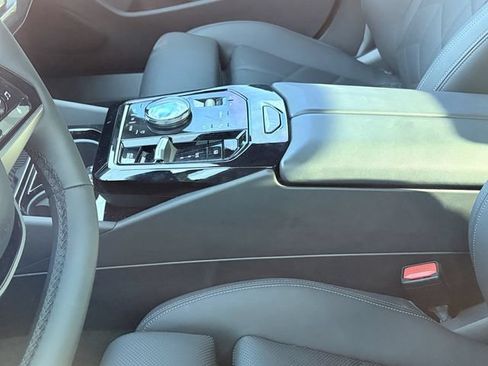 Used 2026 BMW i5 eDrive40 w/ Premium Package RWD image 11