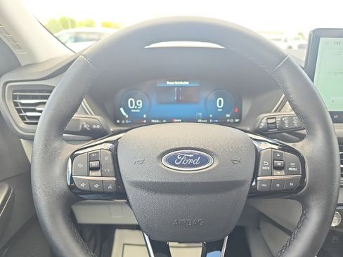 Used 2025 Ford Escape Platinum w/ Class II Trailer Tow Package AWD/4WD image 21