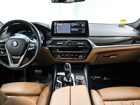 Certified 2023 BMW 530e w/ Convenience Package image 13