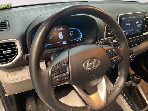 Certified 2023 Hyundai Venue SEL image 20