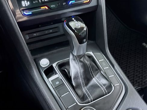 Used 2024 Volkswagen Tiguan SE image 19