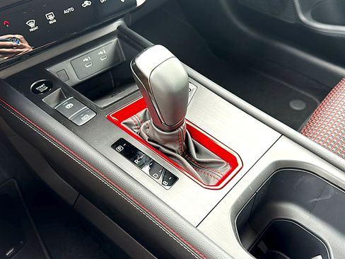 New 2026 Nissan Kicks SR w/ Cold Weather Package FWD image 24