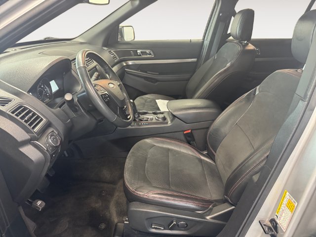 Used 2018 Ford Explorer XLT w/ Equipment Group 202A AWD/4WD image 7