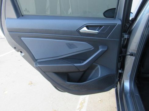 Used 2025 Volkswagen Jetta SE image 18