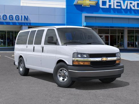 New 2026 Chevrolet Express 2500 LT image 7