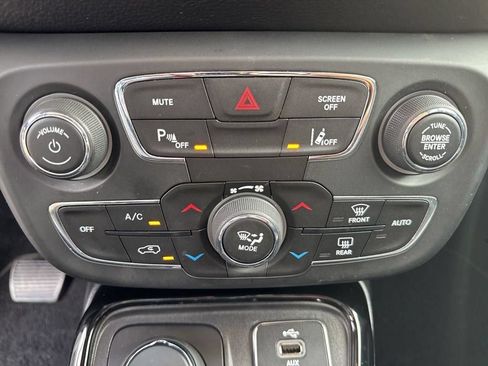 Used 2018 Jeep Compass Limited w/ Navigation Group AWD/4WD image 37