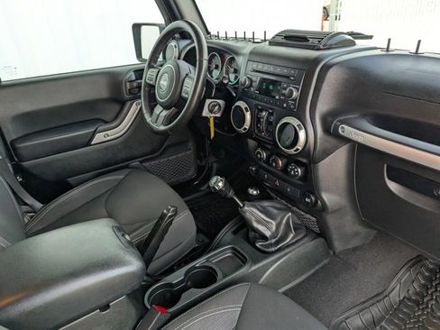 Used 2017 Jeep Wrangler Unlimited Sahara w/ Connectivity Group image 26