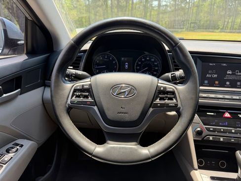 Used 2017 Hyundai Elantra SE w/ SE A/T Tech Package 03 FWD image 18