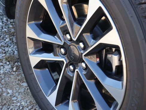 Used 2023 Jeep Grand Cherokee Overland image 20