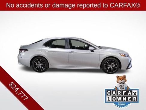 Used 2024 Toyota Camry SE image 2
