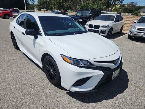 Used 2020 Toyota Camry SE w/ Carpet Mat Package FWD image 7