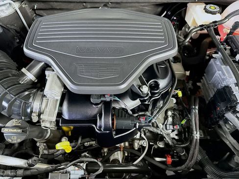 Used 2025 Cadillac XT6 Premium Luxury w/ LPO, Floor Liner Package image 9