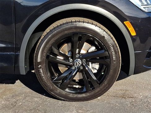 Certified 2023 Volkswagen Tiguan SE R-Line image 8