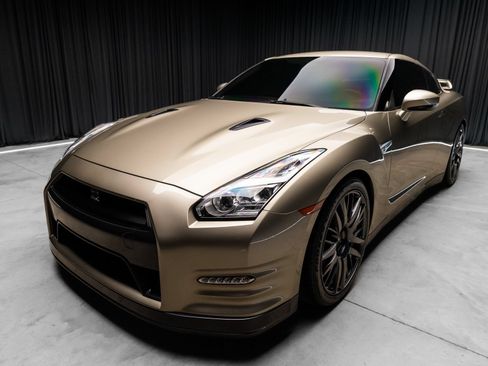 Used 2016 Nissan GT-R Premium AWD/4WD image 12