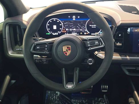 Used 2025 Porsche Cayenne GTS AWD/4WD image 21