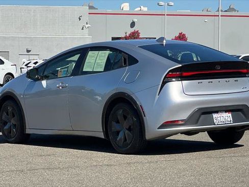 Certified 2023 Toyota Prius LE FWD image 7