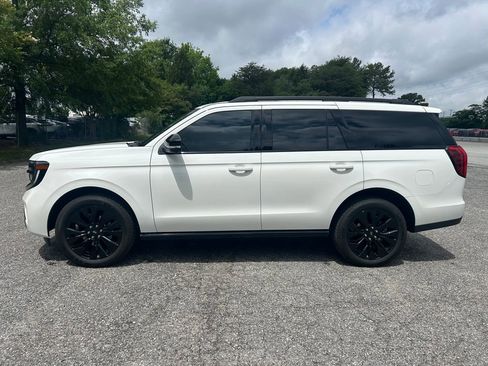 Used 2025 Ford Expedition Platinum w/ Stealth Appearance Package AWD/4WD image 2