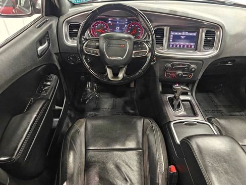 Used 2021 Dodge Charger SXT w/ Leather Interior Group RWD image 4