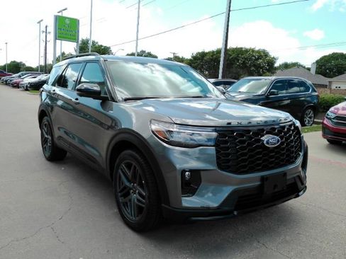 Used 2026 Ford Explorer ST-Line w/ ST-Line Street Pack AWD/4WD image 4