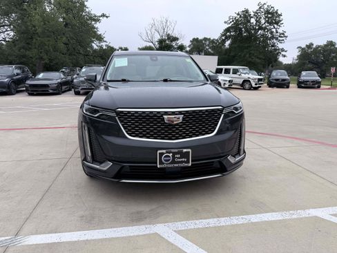 Used 2022 Cadillac XT6 Premium Luxury w/ Technology Package FWD image 8