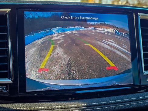 Certified 2022 Chrysler Pacifica Touring-L image 24