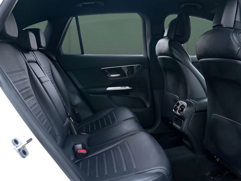 Used 2024 Mercedes-Benz GLC 300 4MATIC w/ AMG Line image 21