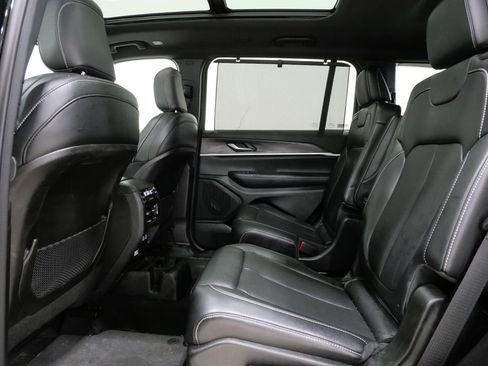 Used 2024 Jeep Grand Cherokee L Limited w/ Luxury Tech Group II image 24