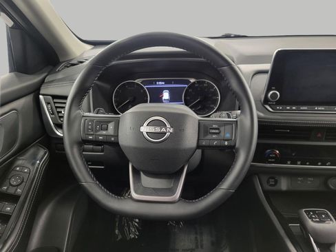 Used 2025 Nissan Rogue SV image 6