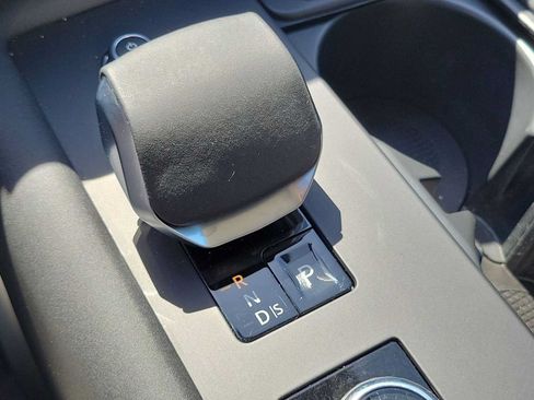Used 2025 Land Rover Discovery S AWD/4WD image 28