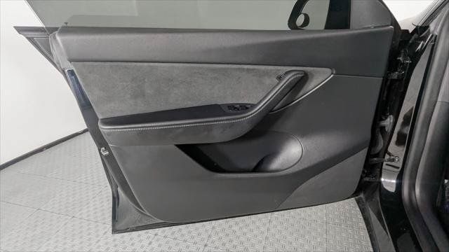 Used 2021 Tesla Model Y Long Range AWD/4WD image 12