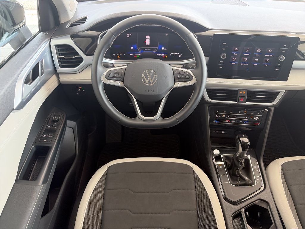 Certified 2025 Volkswagen Taos SE FWD image 34