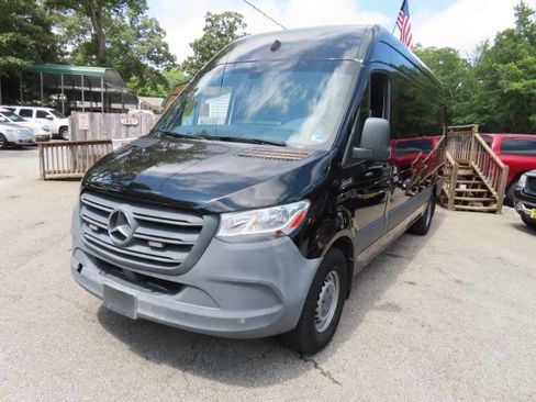 Used 2021 Mercedes-Benz Sprinter 2500 image 2