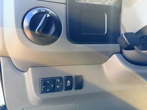 Used 2015 Nissan NV 2500 SV w/ Side & Curtain Airbag Package image 21