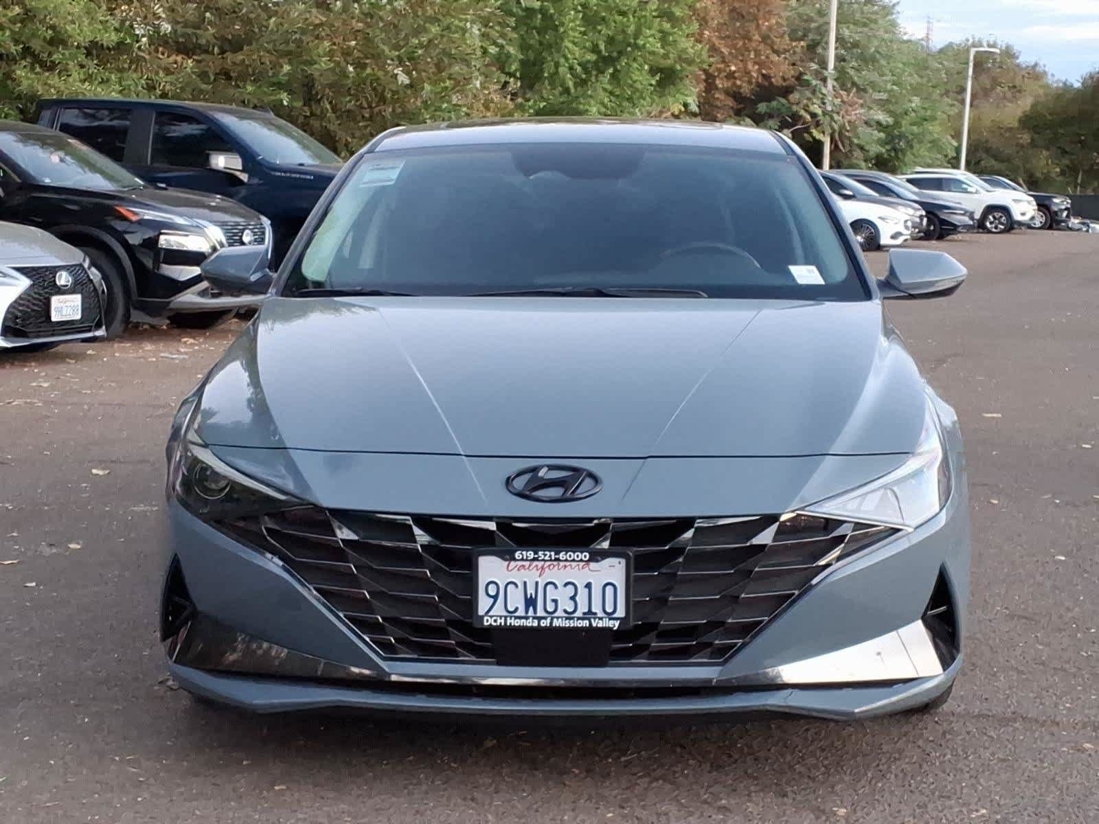 Used 2022 Hyundai Elantra SEL w/ Convenience + Premium Package FWD image 2