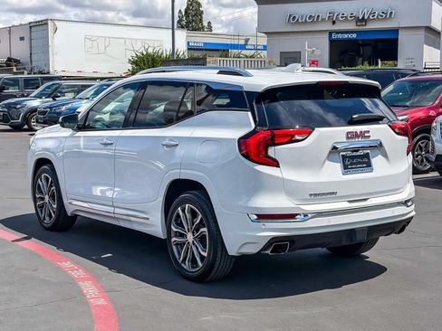 Used 2020 GMC Terrain Denali w/ Denali Premium Package FWD image 2