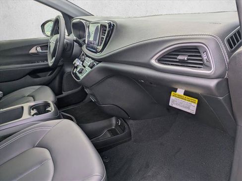 New 2026 Chrysler Pacifica Select w/ S Appearance Package FWD image 15