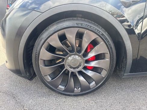 Used 2023 Tesla Model Y Performance AWD/4WD image 9