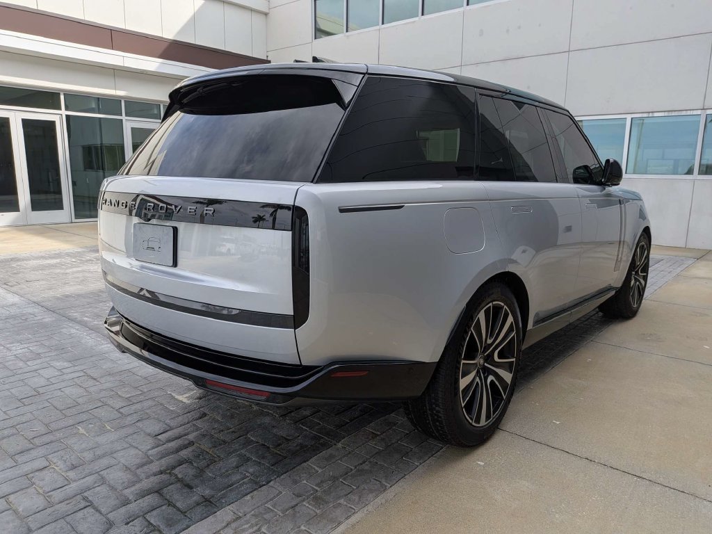 Certified 2025 Land Rover Range Rover SE AWD/4WD image 5