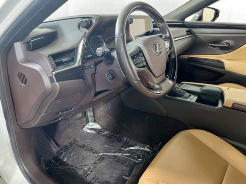 Used 2019 Lexus ES 350 w/ Premium Package FWD image 9