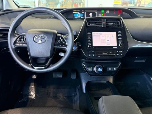 Certified 2021 Toyota Prius L Eco image 31