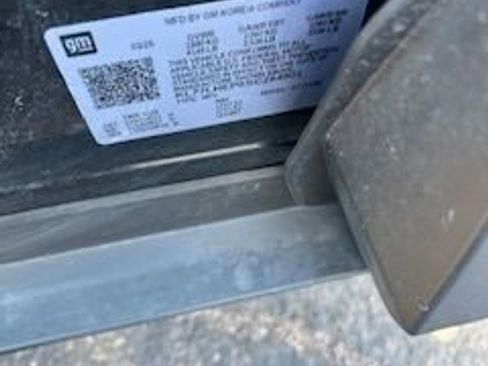 Used 2025 Chevrolet Trax LT image 20