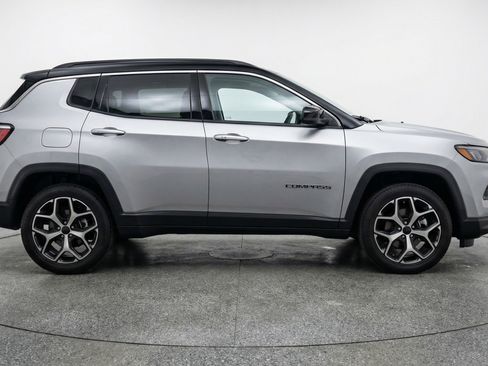 Used 2025 Jeep Compass Limited image 11