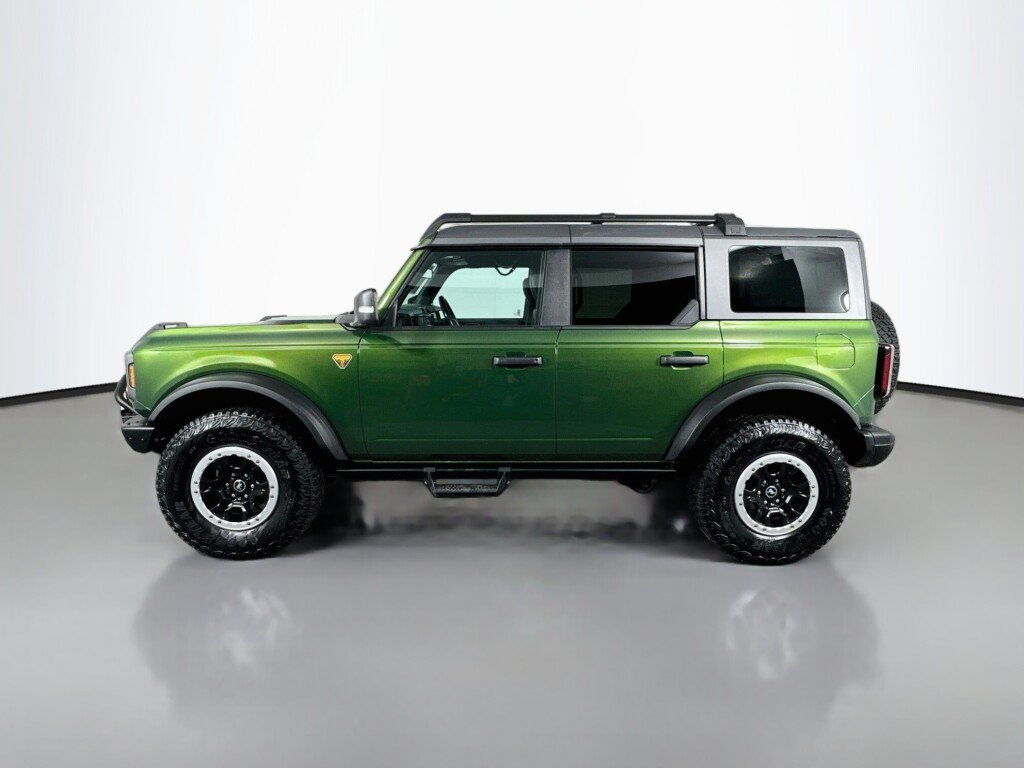 Used 2023 Ford Bronco Badlands w/ Sasquatch Package AWD/4WD image 2